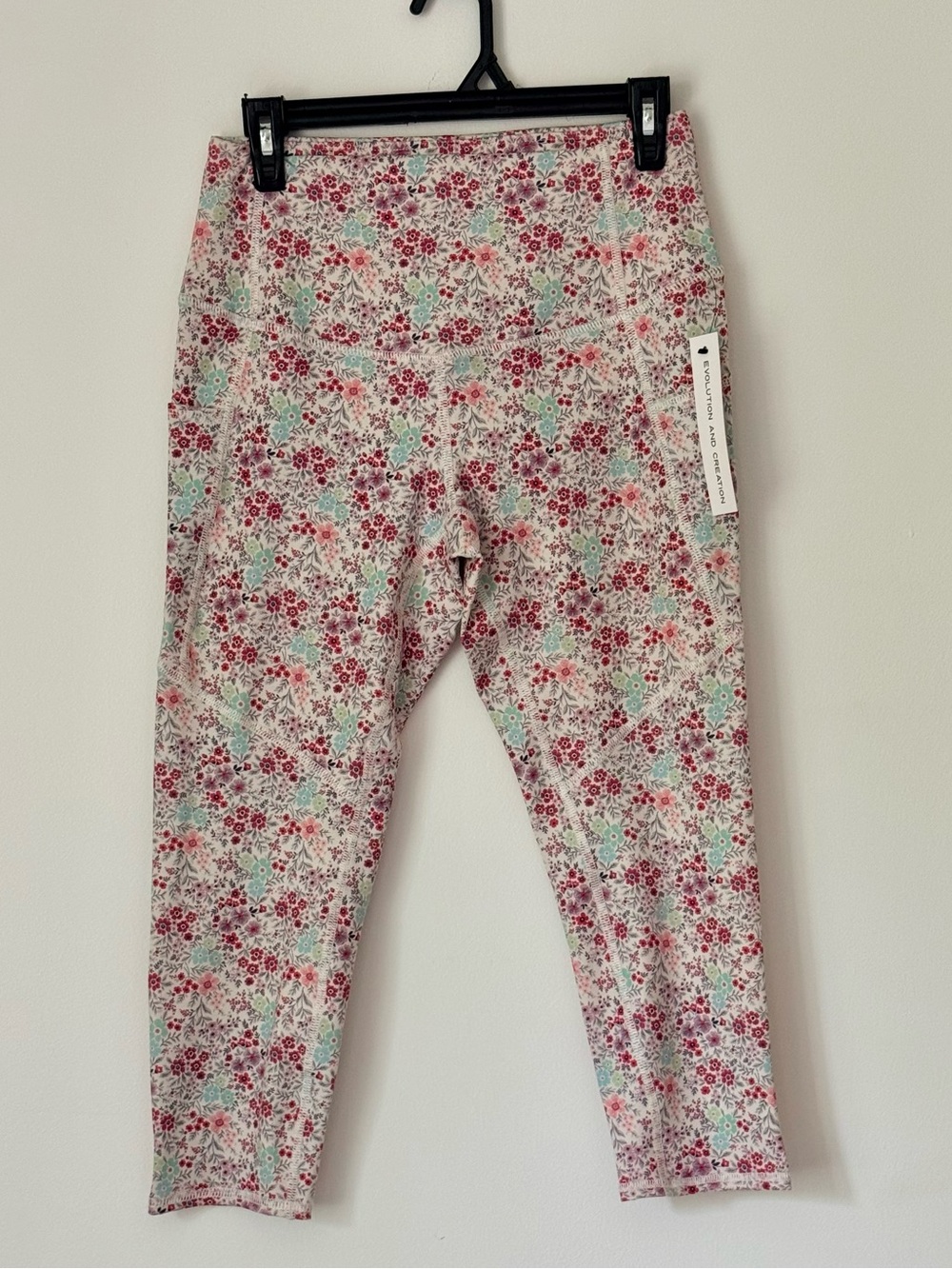Evolution and Creation Floral Print Capri Leggings SZ.M